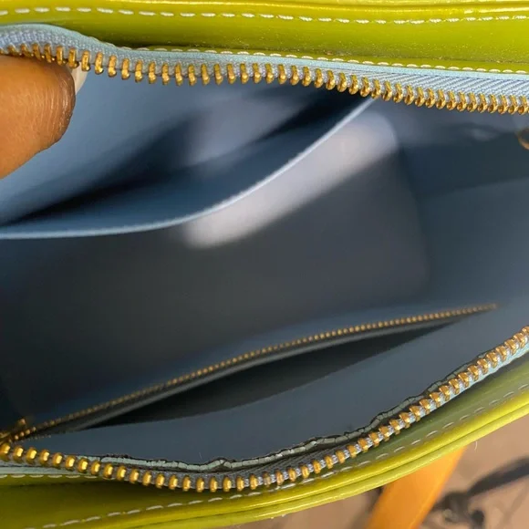 Authentic Louis Vuitton Green vernis Tote Bag - Picture 5 of 7